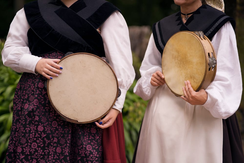 Dalla viva voce dei cantori popolari alle “magie sonore” delle composizioni corali